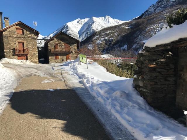 Refugi D' Alos Alos d'Isil Bagian luar foto